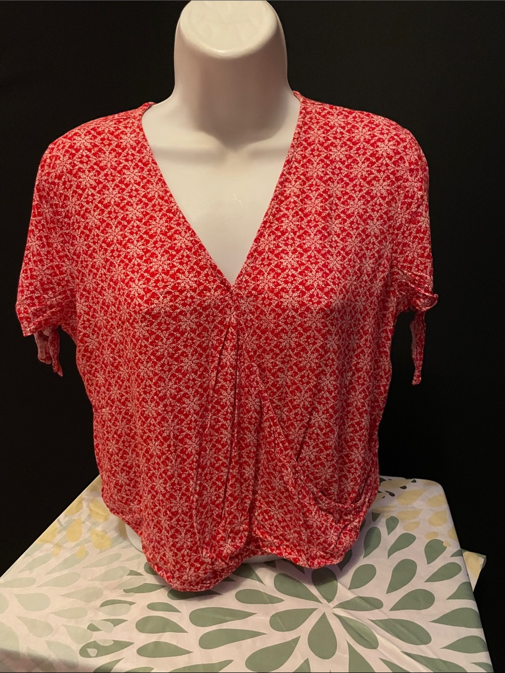Universal Thread Red Floral Crop Top Tie Sleeve V Neck Size S